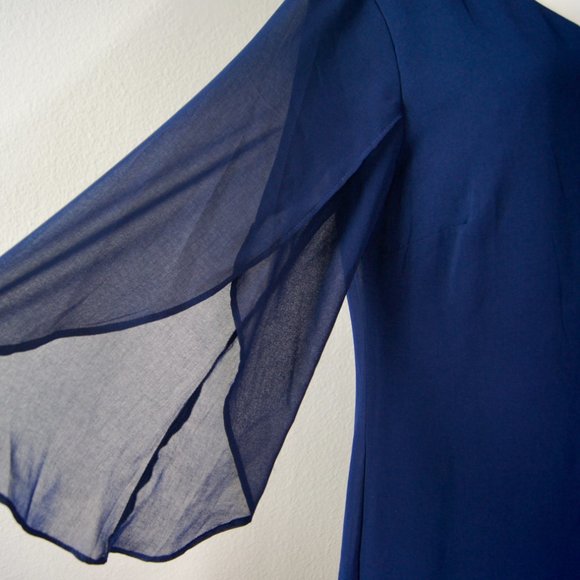 Luxology Bell Sleeves Dress - Picture 4 of 6